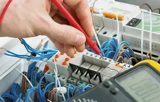 Professional electrician in Forest Hill